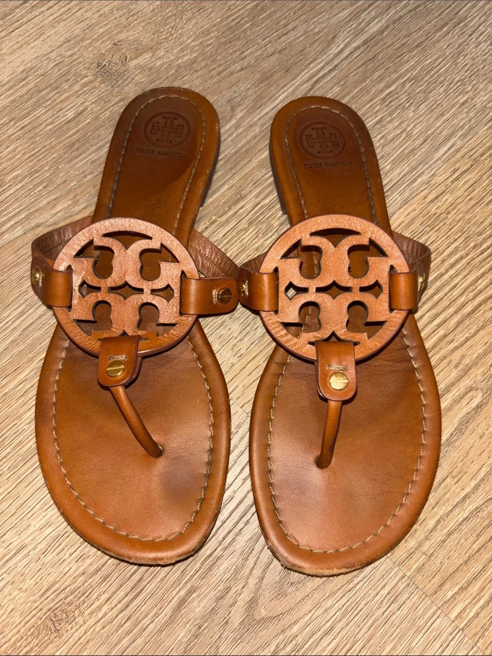Tory Burch Brown Leather Logo Thong Sandals size 8 comfortable cognac tan gold